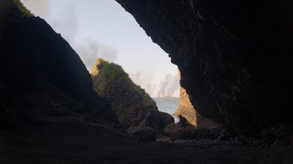 Jaime turns as Euron emerges from the water and challenges him.