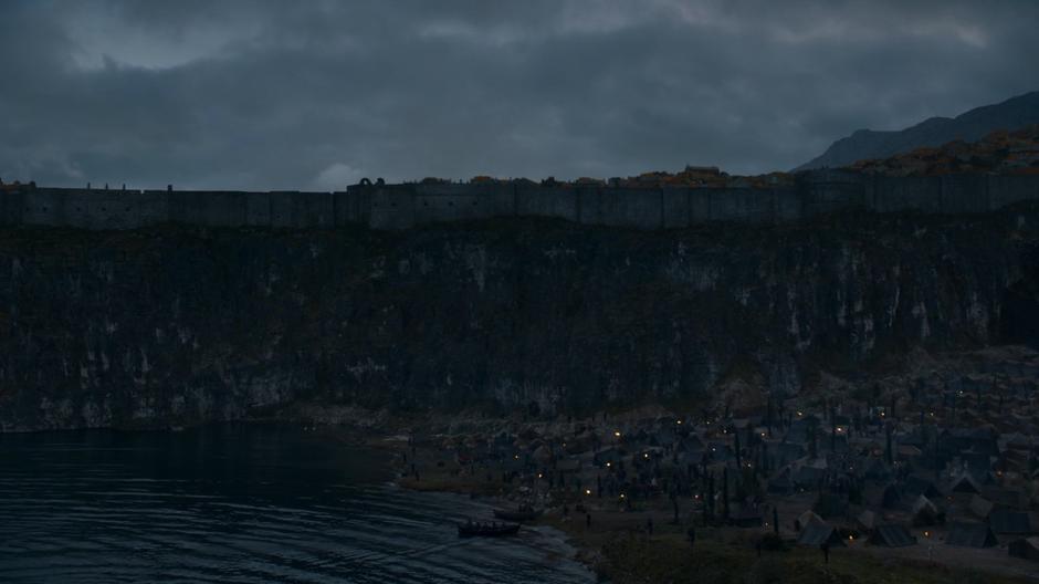 Daenerys's army camps on the beach beneath the walls of King's Landing.
