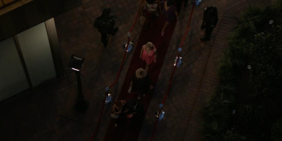 Reagan walks down the red carpet into the party below Kate.