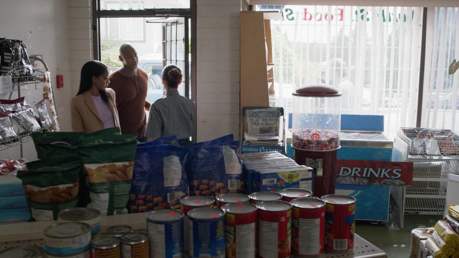 Kelly and James pass a prison guard as they enter the convenience store.