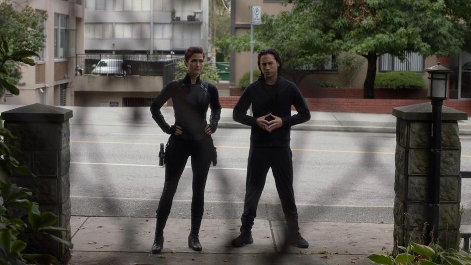 Brainy tells Alex how he determined that this is Leviathan's headquarters while they stand on the sidewalk.