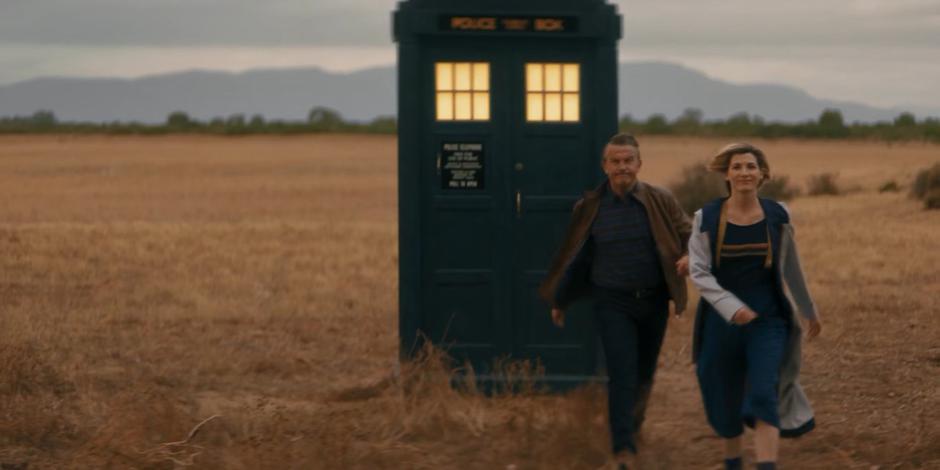 Graham and the Doctor walk from the TARDIS to O's retreat.