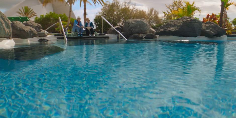 Benni and Vilma talk about their lives while sitting by the pool.