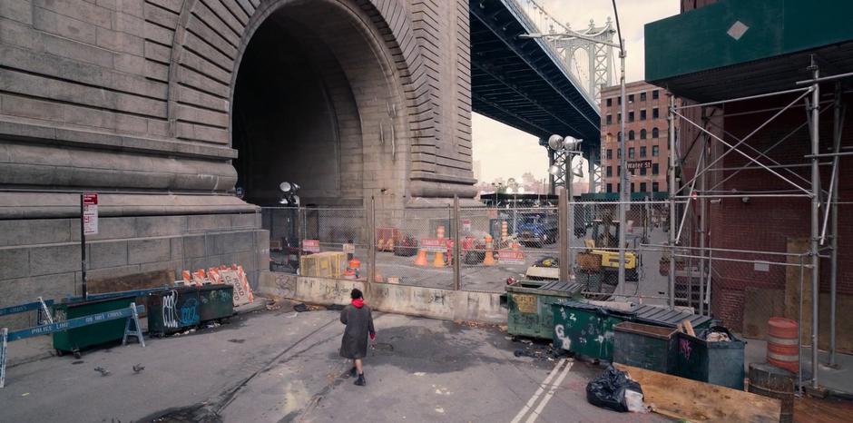 Molly comes around the corner and finds a construction site with no sign of the alien.