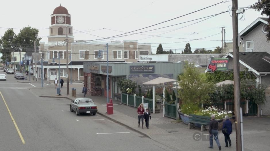 Henry and Emma leave Granny's Diner.