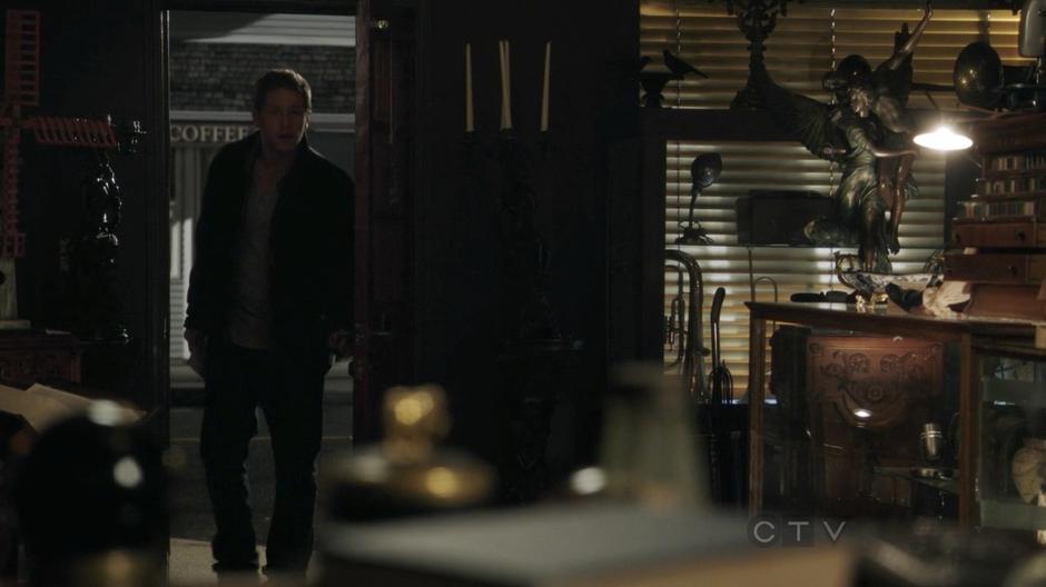 David enters Mr. Gold's pawn shop.