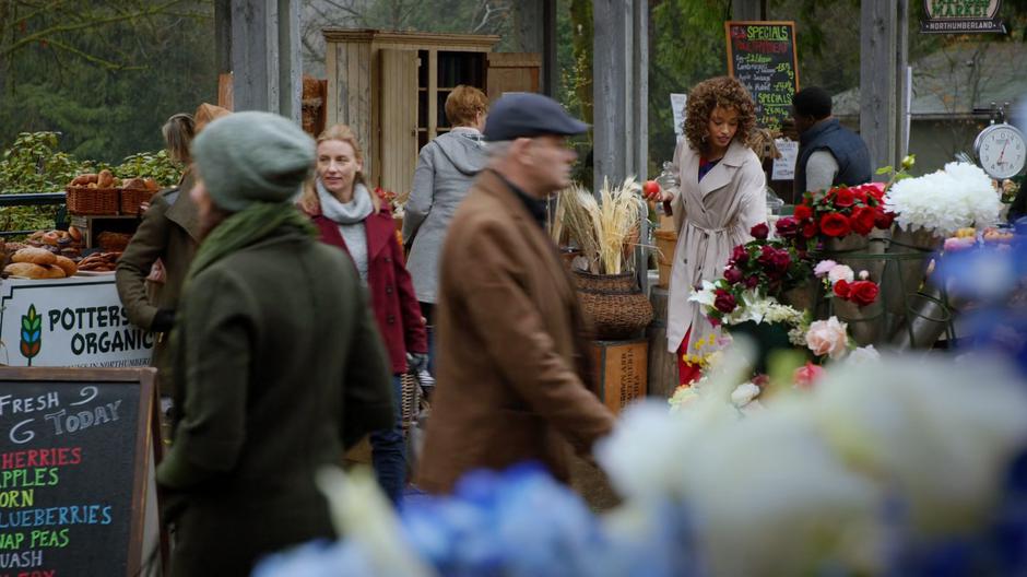 Stracks picks up food in the farmers' market.