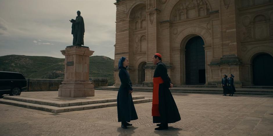 Cardinal Duretti stops Beatrice to see where her loyalties lie.