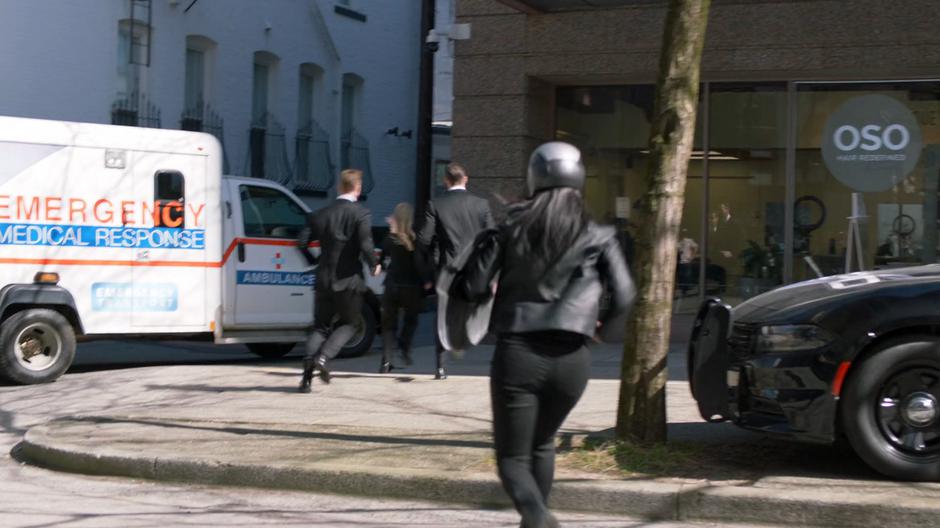 Kelly chases after Councilwoman Rankin and her guards after they attacked Orlando.