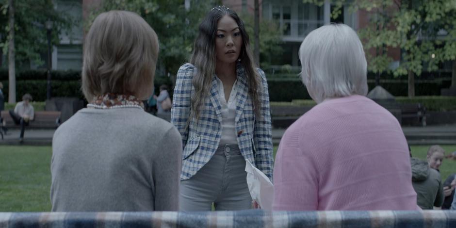 Mary hands the drugs off to Dee Smithy and Nora Fries.