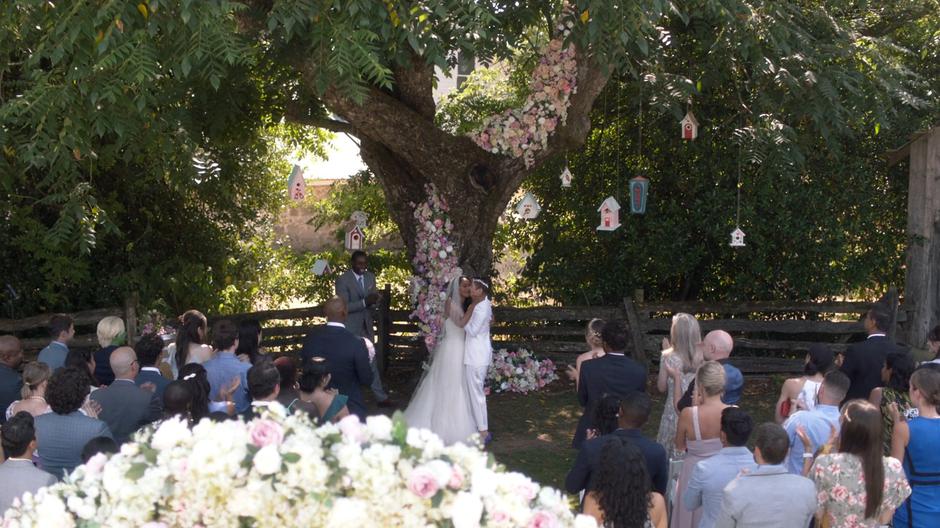 Kelly and Alex kiss after being married by J'onn.