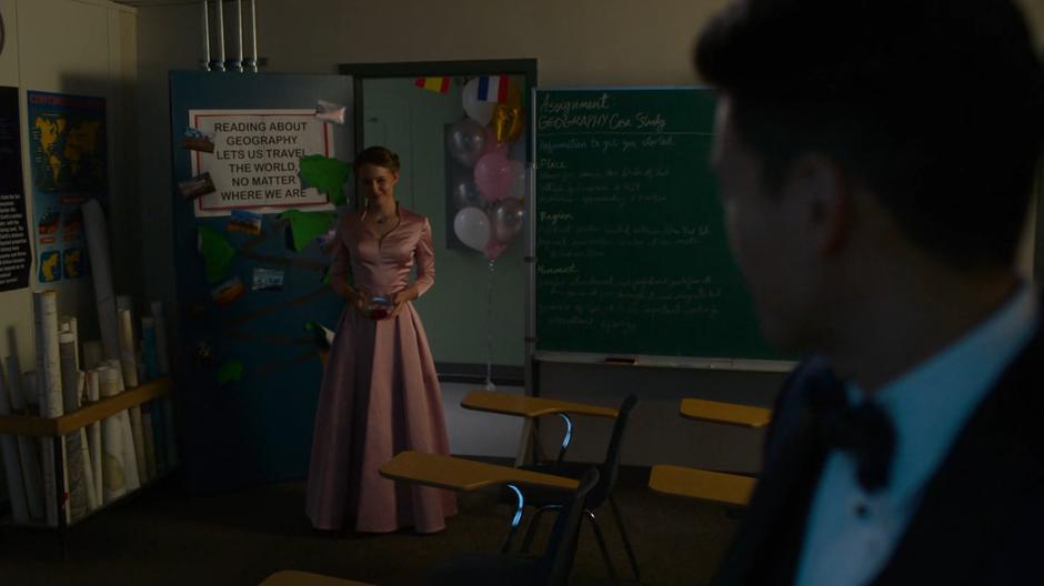 Young Kara enters the classroom and smiles at Kenny.