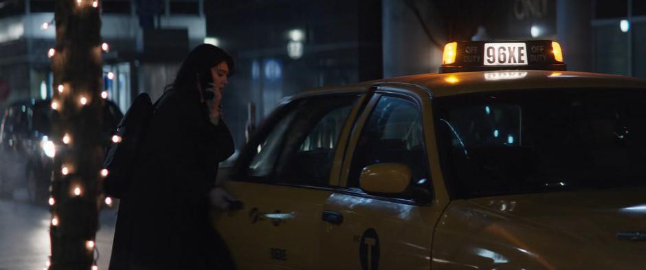 Kate leaves a message for Clint as she gets into the cab.