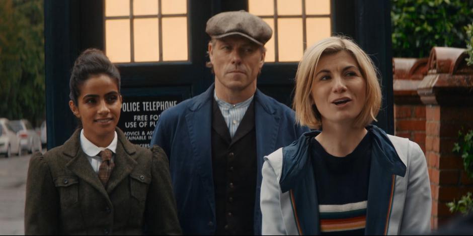 Yaz and Dan stand behind the Doctor as she accepts Kate's thanks.