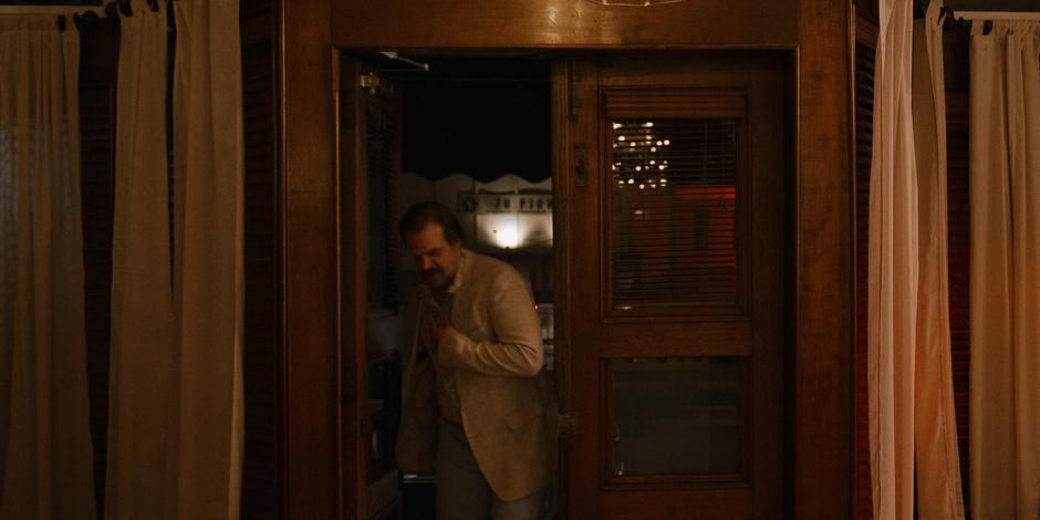 Hopper enters the restaurant in his fancy clothes.