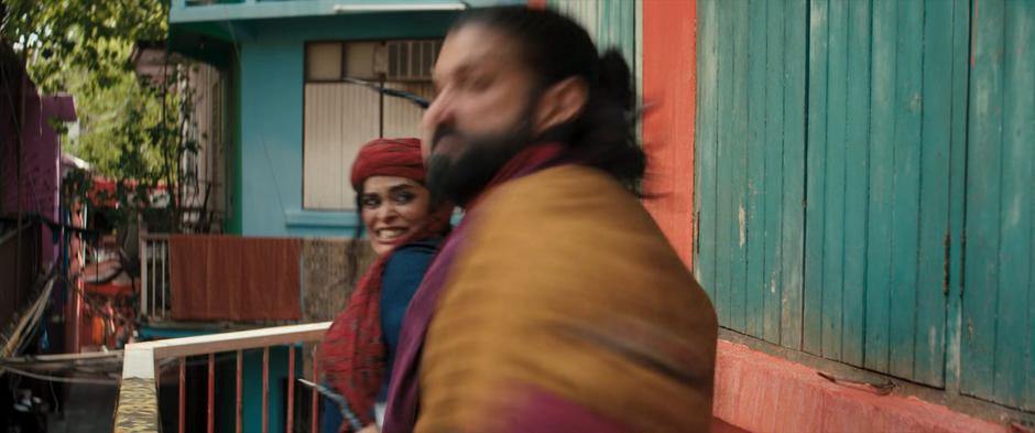 Najma fights with Waleed on the balcony.