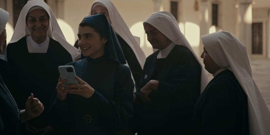 Camila teaches some older nuns to use Tiktok.