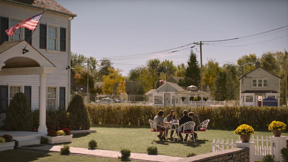 Bill and Frank host a lunch for Tess and Joel on their lawn.