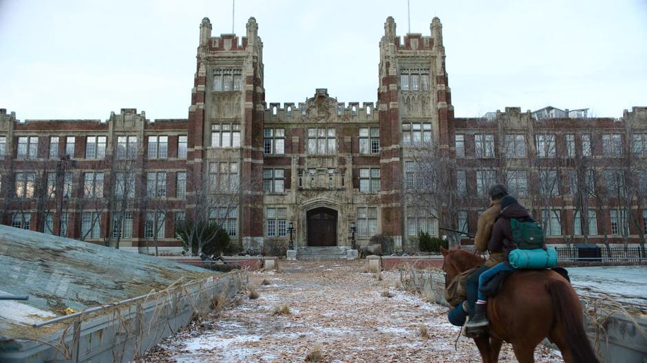 Joel and Ellie ride through the university.