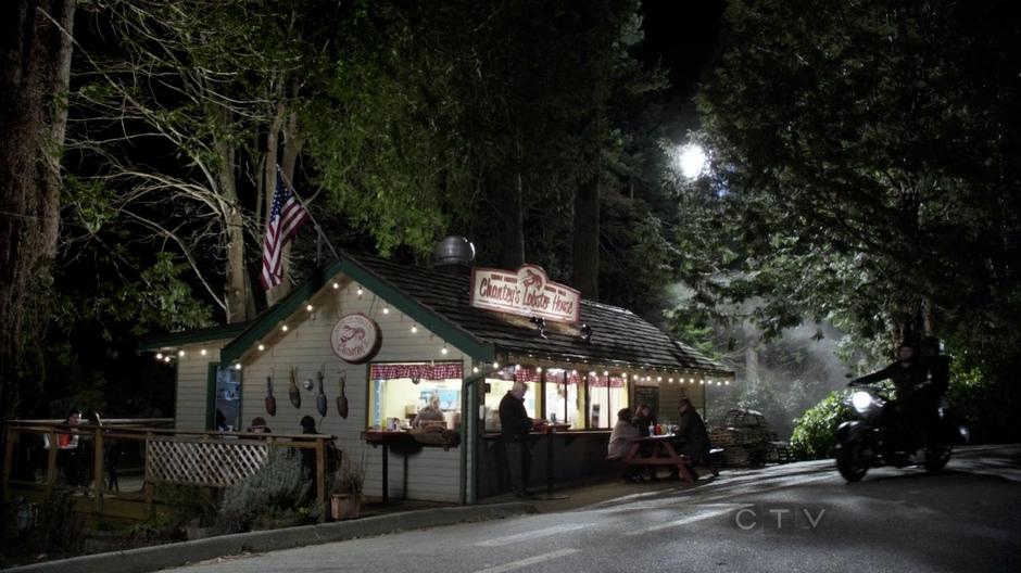 Emma and August arrive at the lobster place.