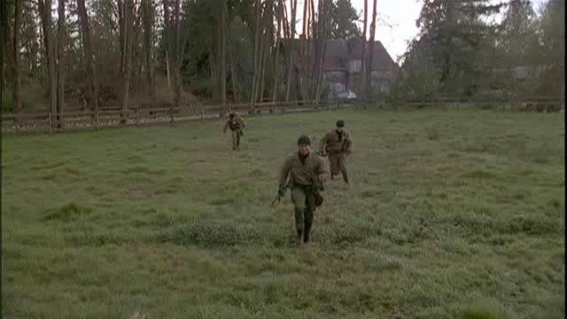 Jack, Teal'c and Charles Kawalsky run across a field after John Michaels is killed.