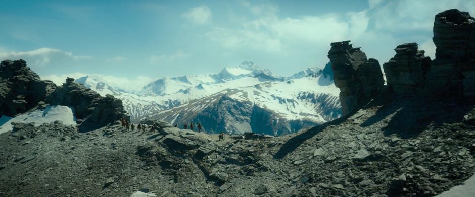 The company walks along a ridge in the Misty Mountains.