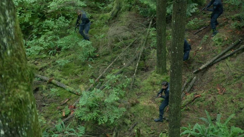 Marcus leads a guard patrol in search of the screams they heard.