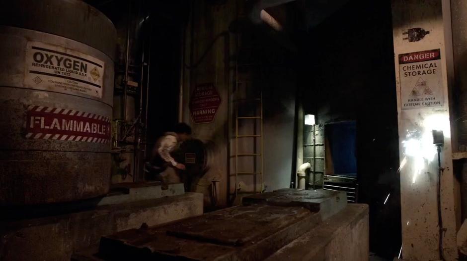 Bellamy dodges shots from the guards while trying to get back to the vent.