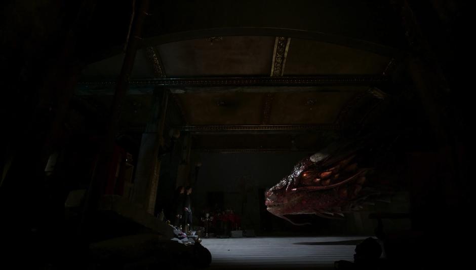 Julia & Quentin stand in front of the massive dragon head.