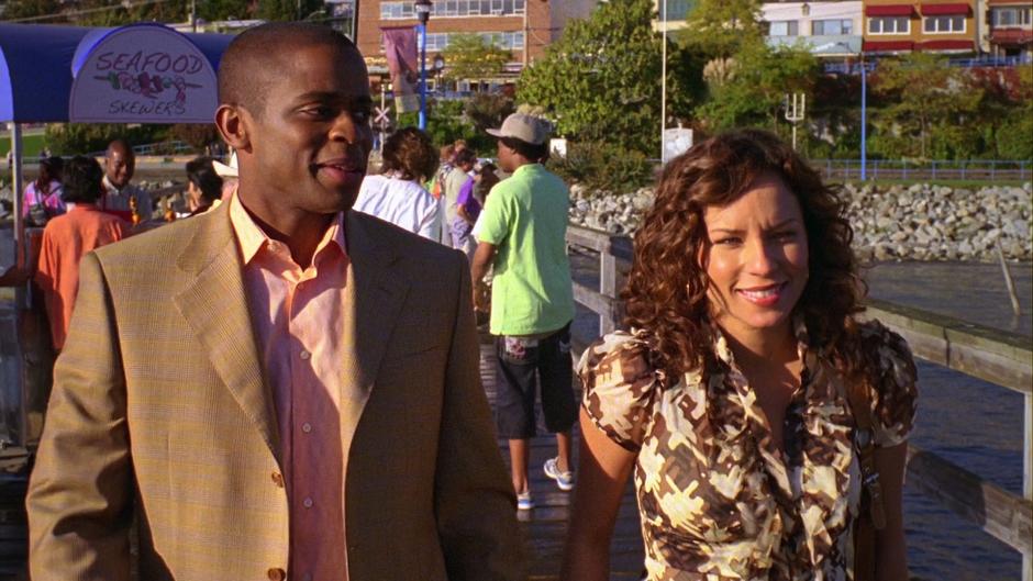 Gus walks down the pier with Jessica and tries to ask about her ex, the murder victim.