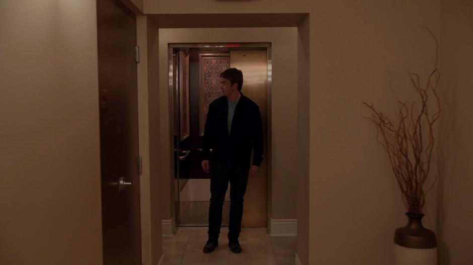 Major steps out of the elevator and looks around for the apartment where he saw Natalie.