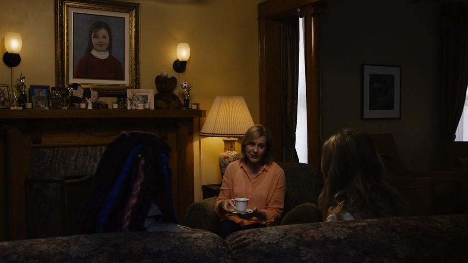 Helen Patrell talks to Nomi & Amanita while holding a cup of tea.