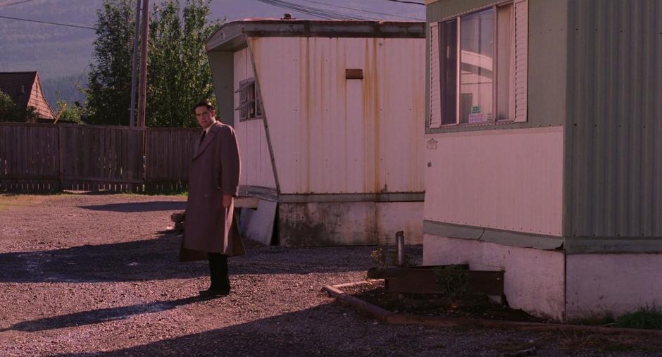 Special Agent Dale Cooper looks around the trailer park looking for signs of Special Agent Chester Desmond.