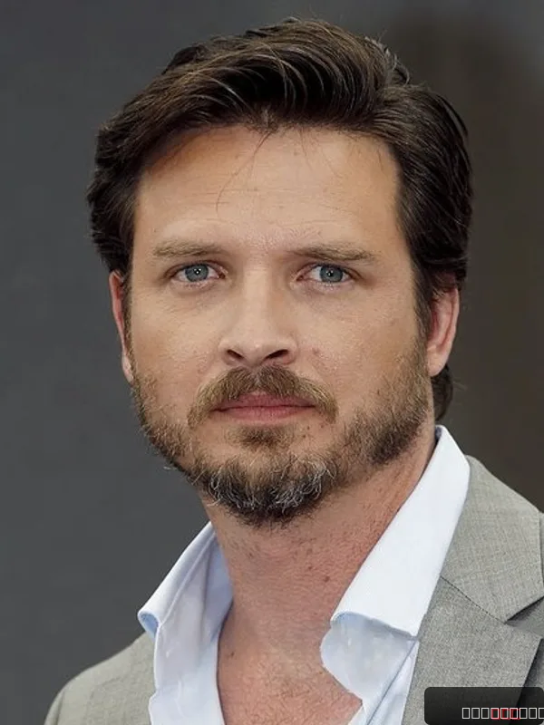 Aden Young — photo 1