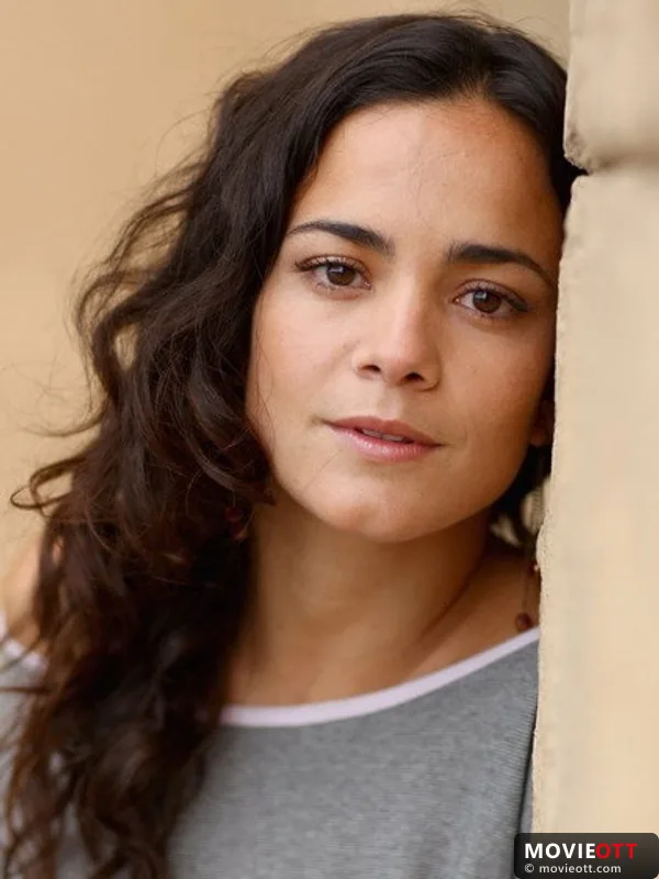 Alice Braga — photo 4