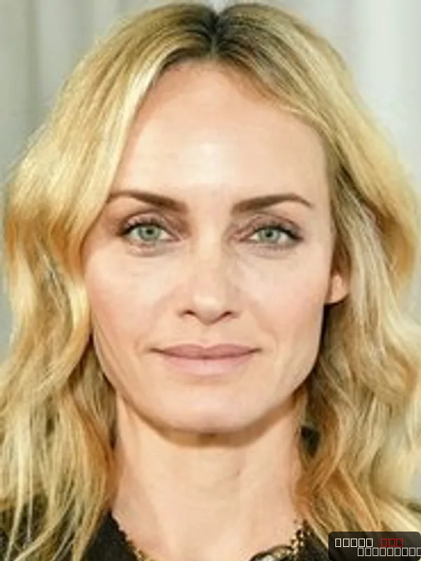 Amber Valletta