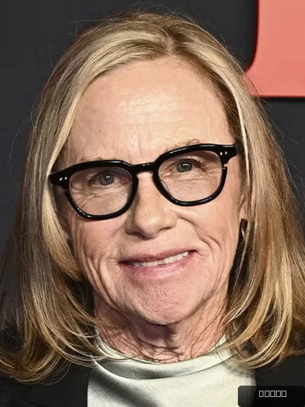 Amy Madigan — photo 3