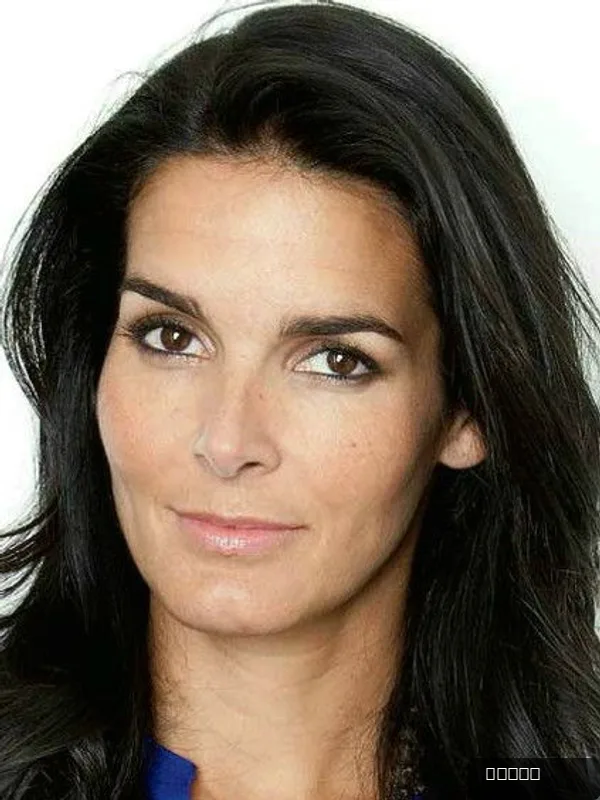Angie Harmon — photo 1