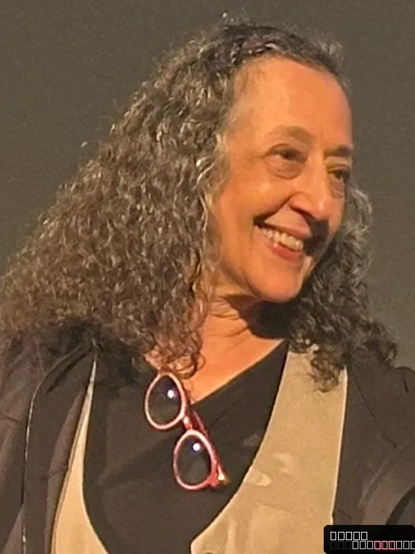 Arna Selznick