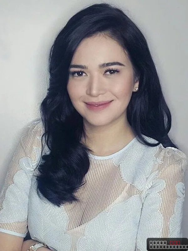 Bela Padilla — photo 1
