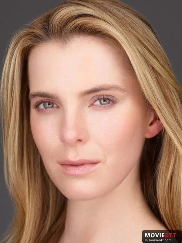 Betty Gilpin — photo 4