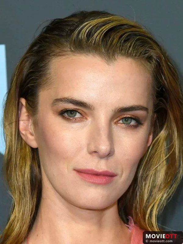 Betty Gilpin — photo 6