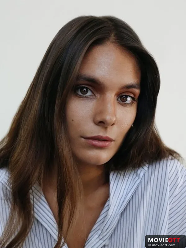 Caitlin Stasey — photo 1