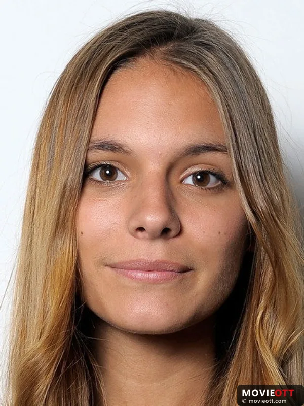 Caitlin Stasey — photo 2