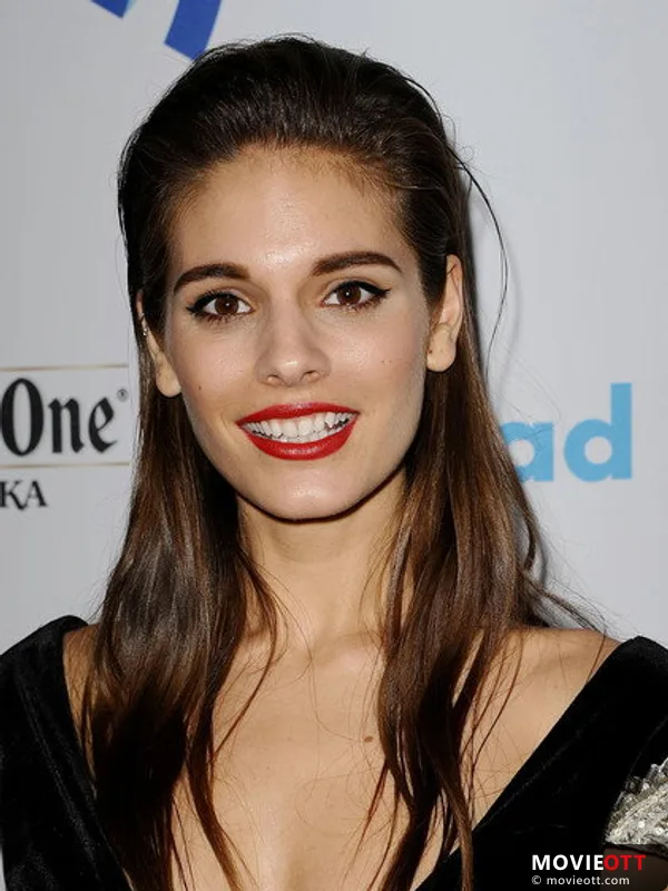 Caitlin Stasey — photo 3