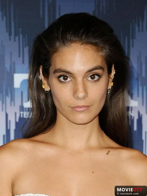 Caitlin Stasey — photo 6