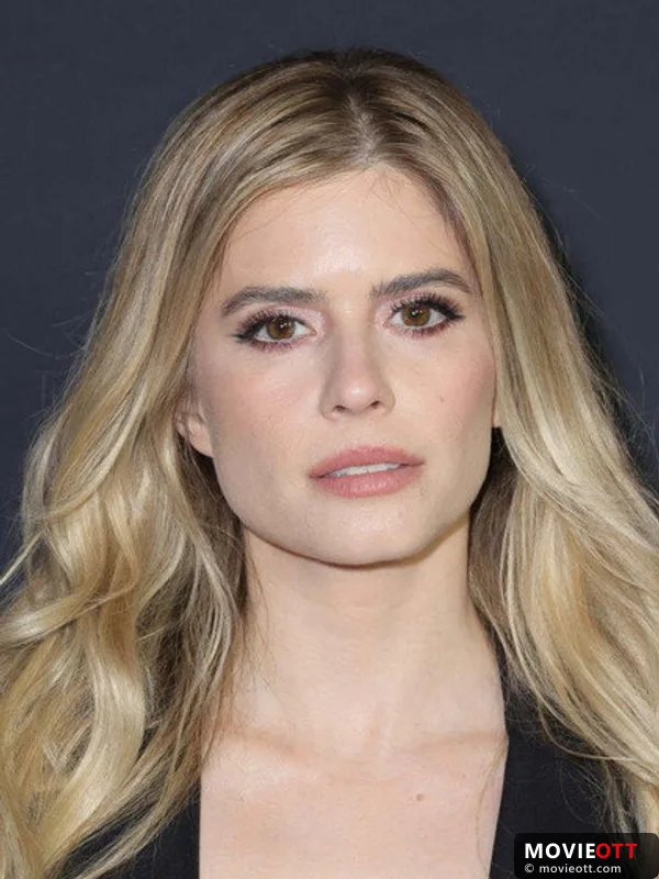 Carlson Young — photo 3