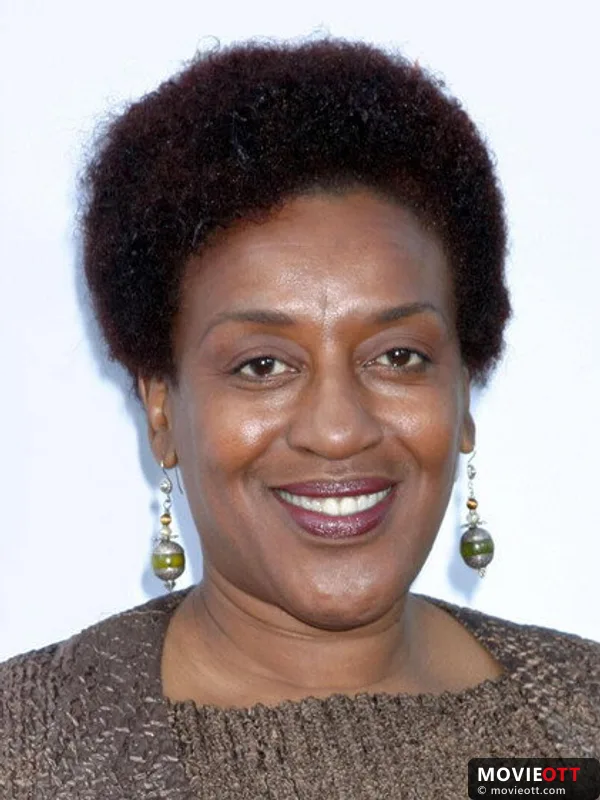 CCH Pounder — photo 7