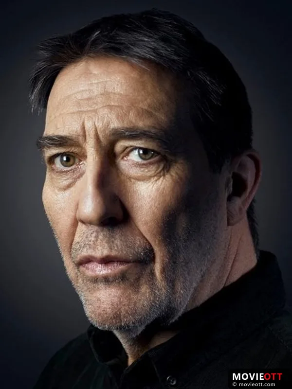 Ciarán Hinds — photo 1