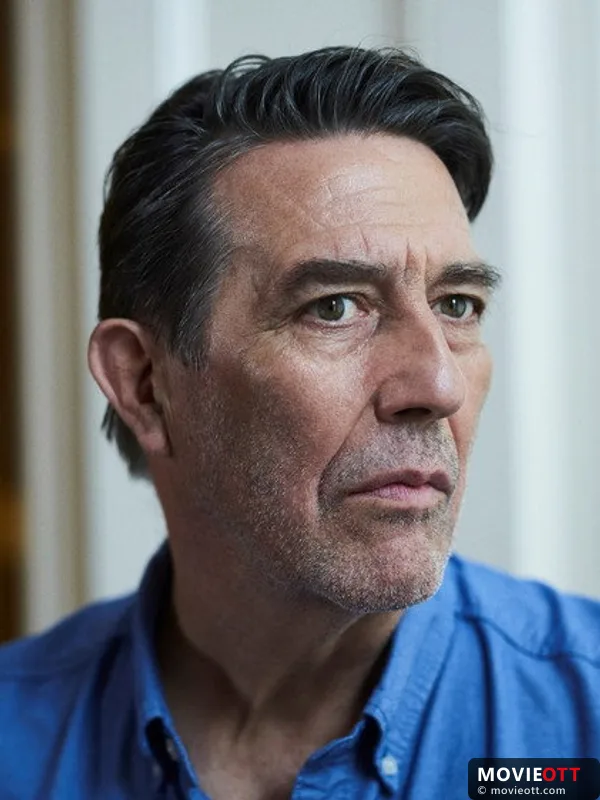 Ciarán Hinds — photo 2